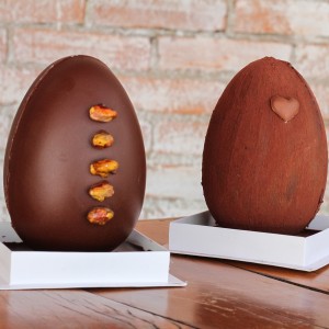 Chocolateria Brasil – ovos recheados na casca Pistache e Alfajor